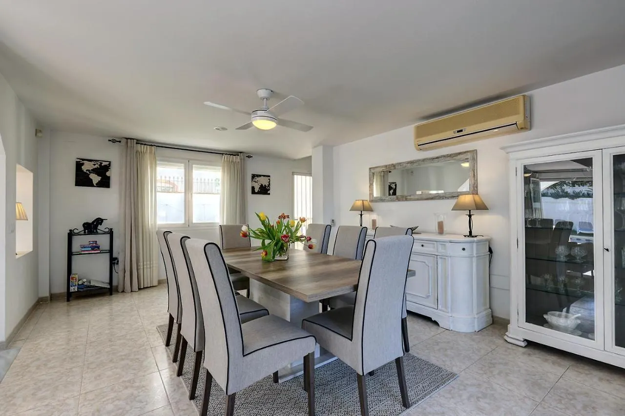 088 Bright And Spacious Andalusian Style Villa With Private Pool Fuengirola