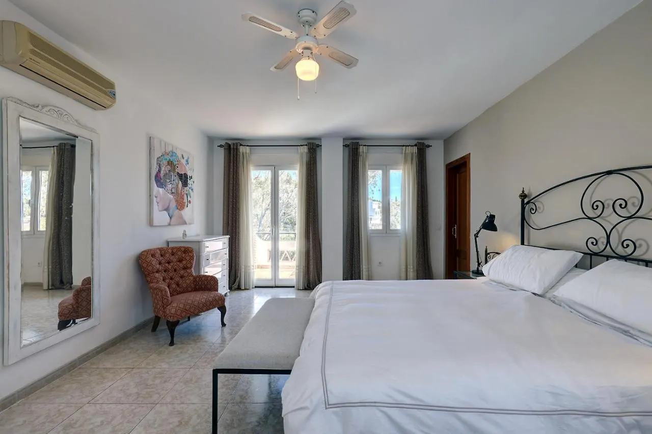 088 Bright And Spacious Andalusian Style Villa With Private Pool Fuengirola Spain
