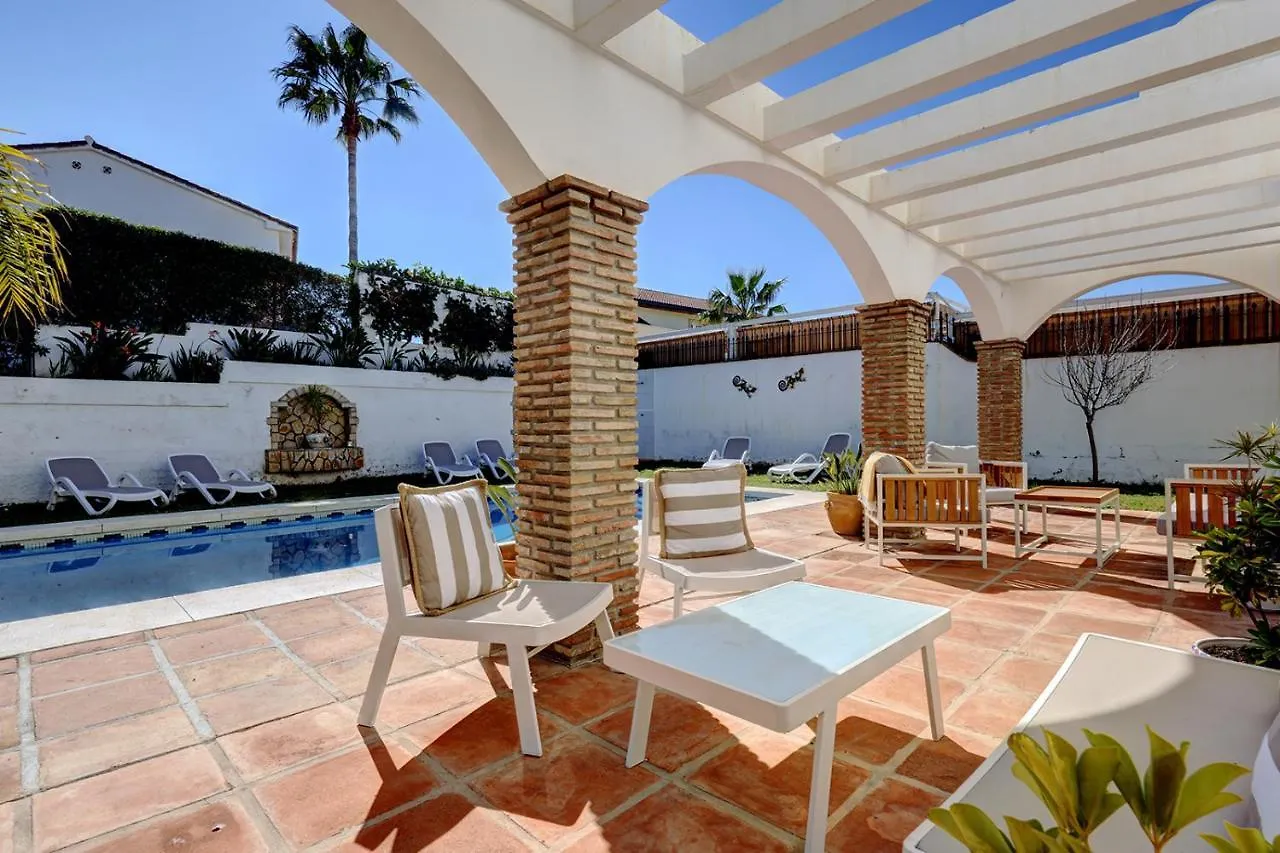 088 Bright And Spacious Andalusian Style Villa With Private Pool Fuengirola