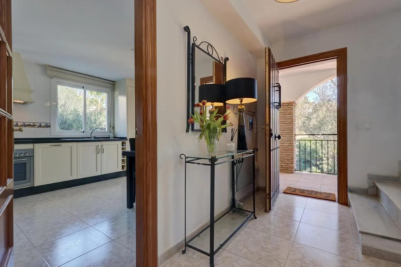 088 Bright And Spacious Andalusian Style Villa With Private Pool Fuengirola