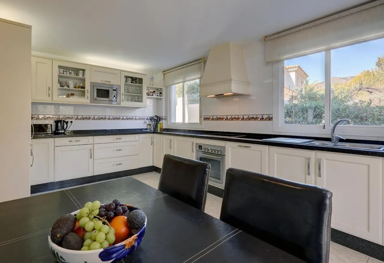 088 Bright And Spacious Andalusian Style Villa With Private Pool Fuengirola 0*,  Hiszpania
