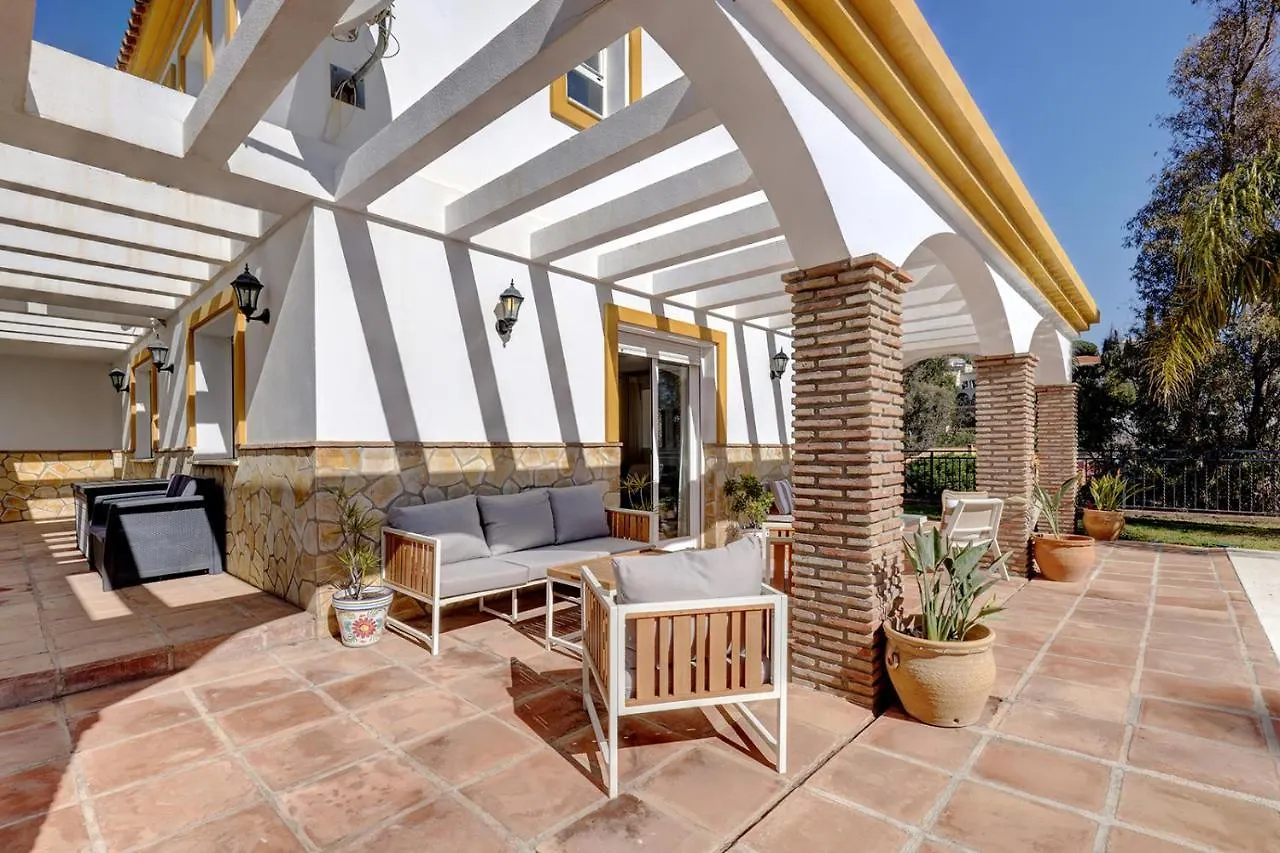 088 Bright And Spacious Andalusian Style Villa With Private Pool Fuengirola
