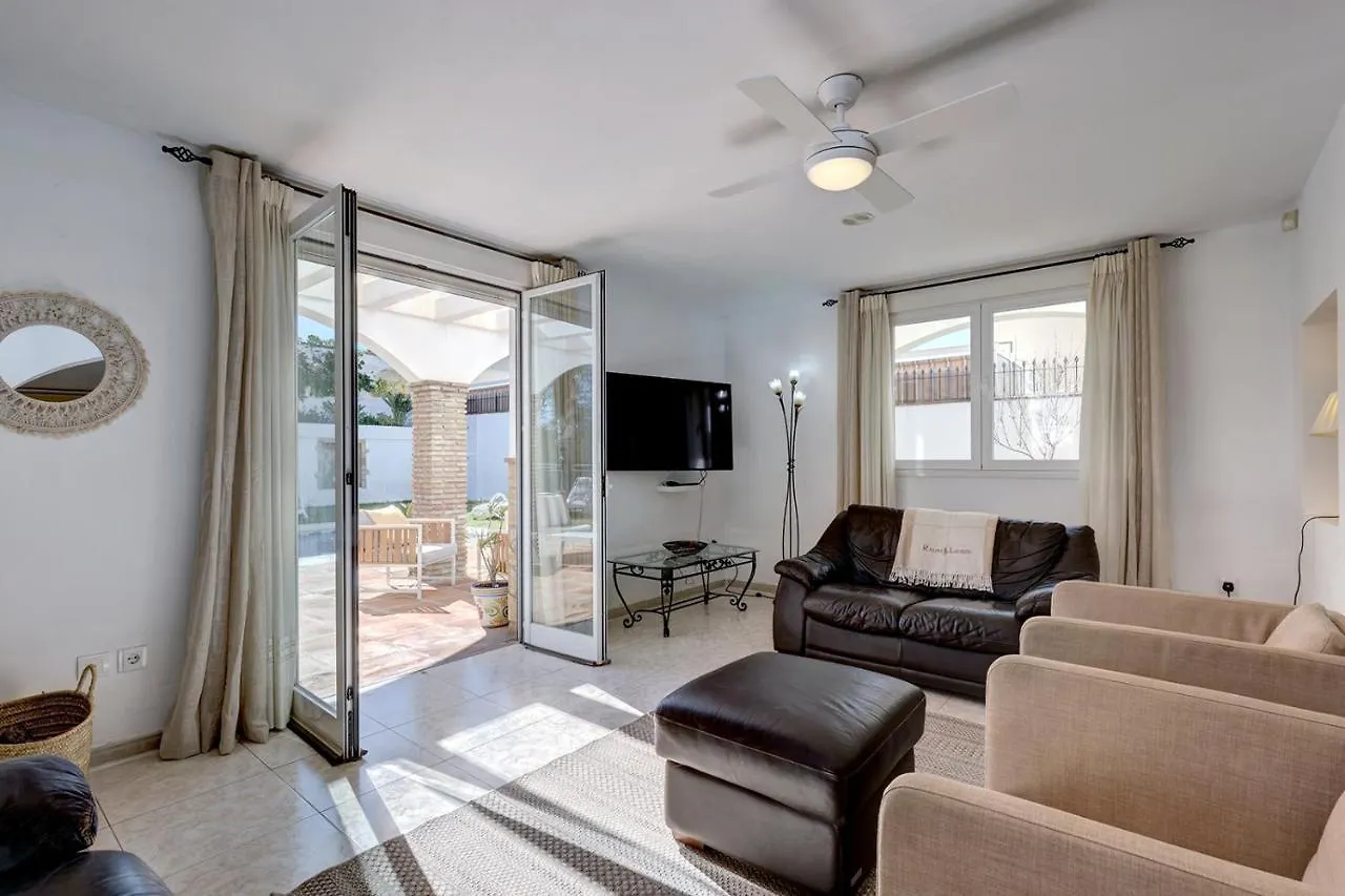 088 Bright And Spacious Andalusian Style Villa With Private Pool Fuengirola